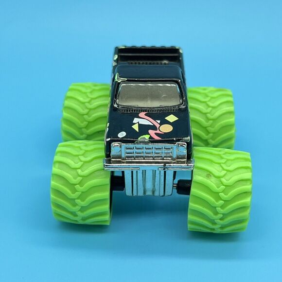 VTG Road Champs 1987 Diecast Lot of 2 Monster Trucks Dodge Caravan Chevy 4x4 - Picture 7 of 16